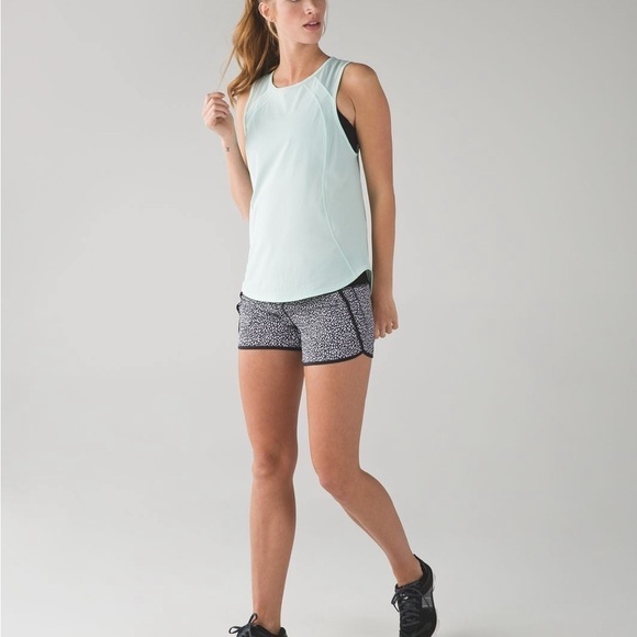 LIKE NEW LULULEMON Run Times Short! - Picture 4 of 9